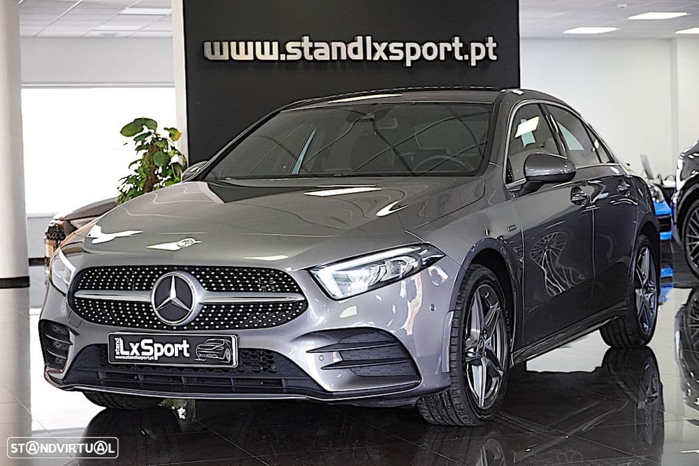 Mercedes-Benz Classe A Versão AMG Line com design desportivo e acabamentos exclusivos