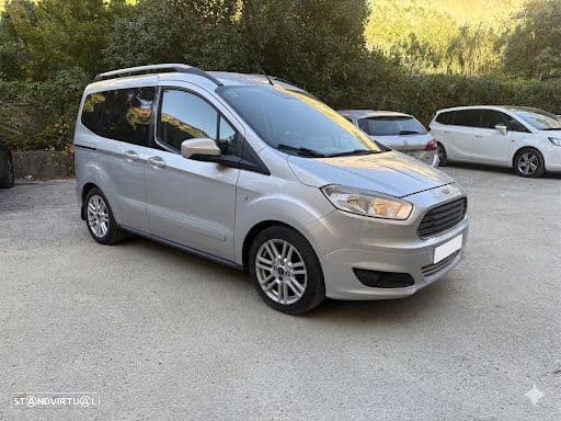 Ford Tourneo Courier Titanium com todos os extras, único dono. 9000€ negociável.