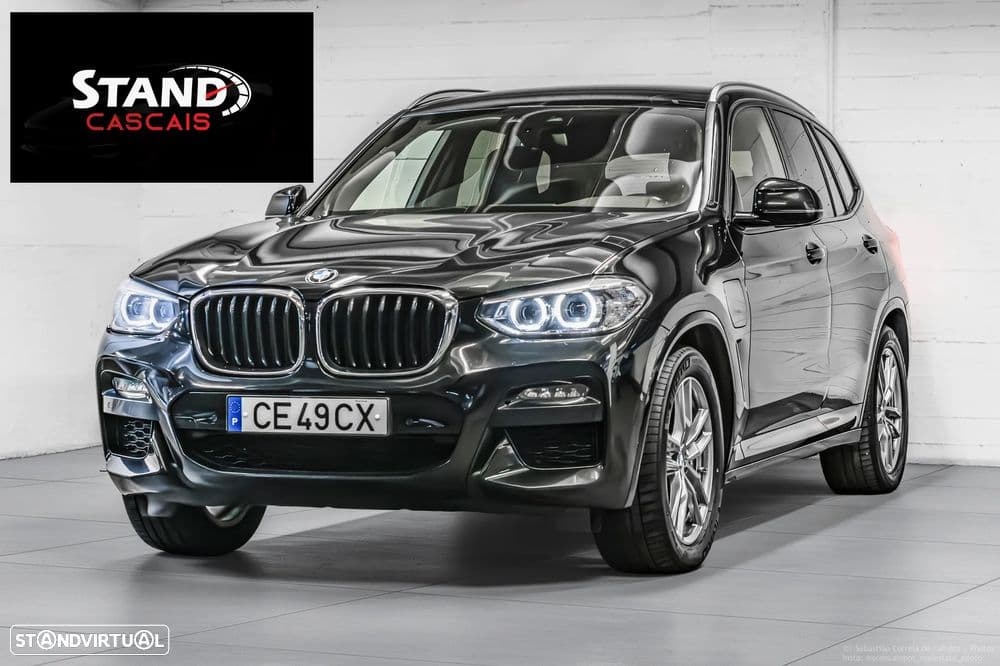 BMW Série X Pack M, com imagem desportiva e interior moderno, onde se destaca: