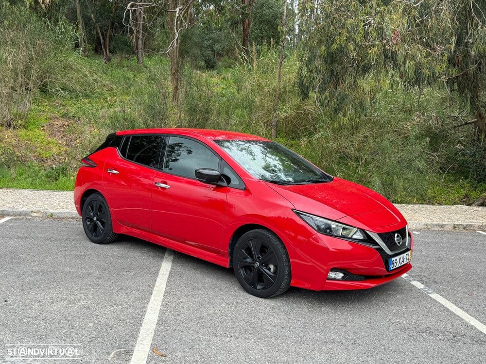 Nissan Leaf 100% elétrico, moderno e equipado. Ideal para quem procura mobilidade sustentável, tecnologia e conforto num formato compacto.