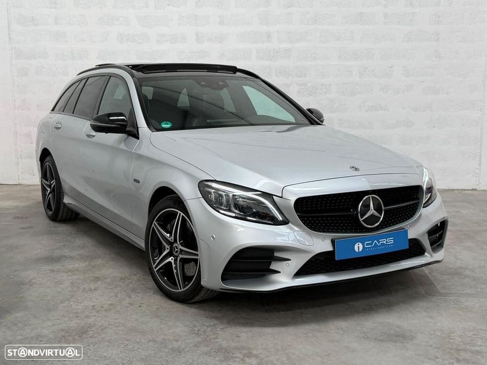 Mercedes-Benz Classe C AMG Line que oferece um design desportivo e elegante, com detalhes exclusivos que valorizam a estética do veículo.