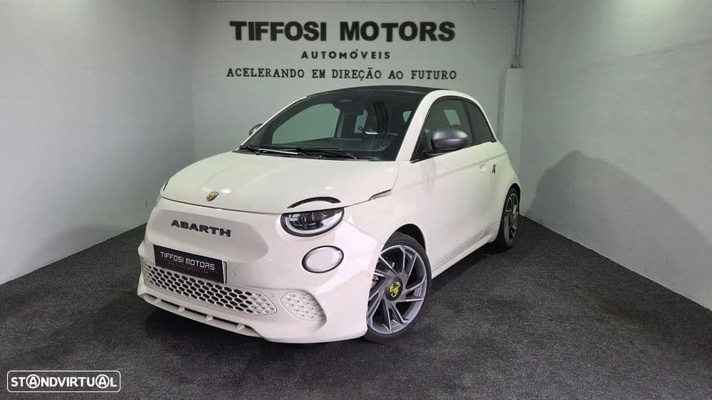 Abarth 500e C Scorpionissima, topo de gama, equipada com um nível elevado de tecnologia, conforto e detalhes exclusivos, pensados para uma experiência de condução única.