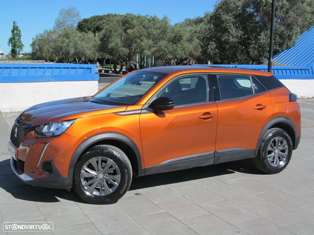 Peugeot 2008 1.2 PureTech Active Pack. SUV moderno, confortável e seguro, ideal para família e cidade, com motor eficiente e vasta tecnologia.