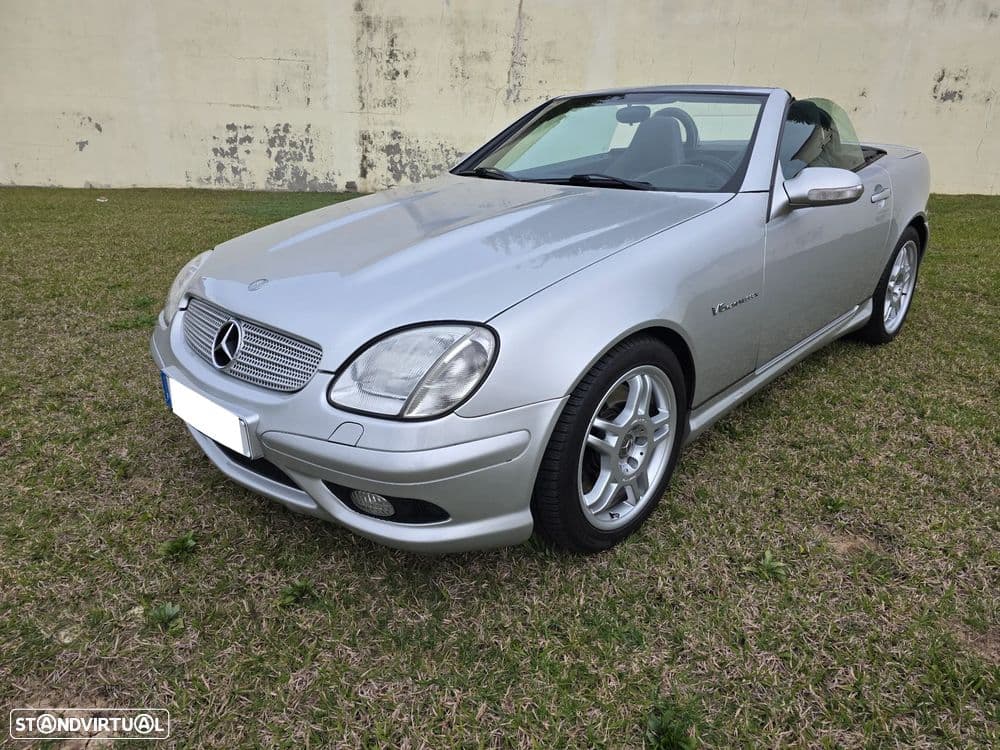 Mercedes-Benz Classe SLK exclusiva com bancos designo manete e tapetes
