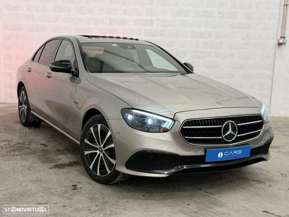 Mercedes-Benz E 300 Avantgarde, que oferece uma combinação perfeita entre luxo, conforto e desempenho. Avantgarde, que inclui acabamentos premium e detalhes exclusivos que valorizam o carro.
