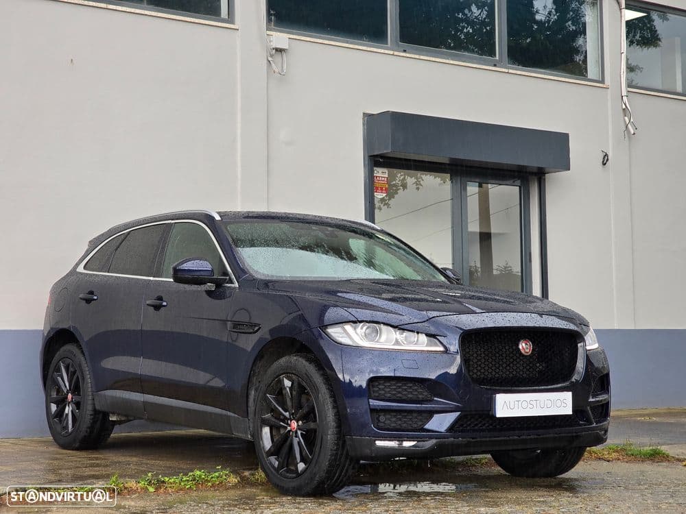 Jaguar F-Pace Portfolio — foco total em conforto, elegância e experiência premium a bordo.