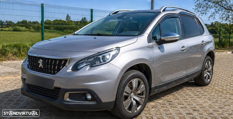 Peugeot 2008 Style, bem equipada, confortável e prática, com posição de condução elevada típica de SUV.