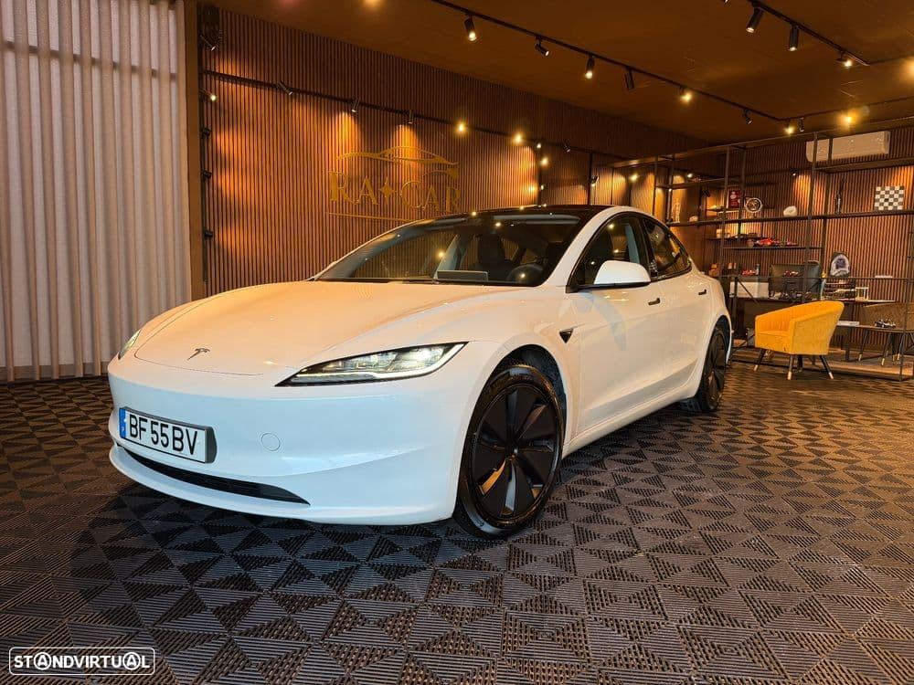 Tesla Model 3 ver-tra-o-traseira-premium