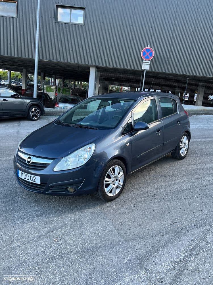 Opel Corsa Versão Cosmo com ar condicionado