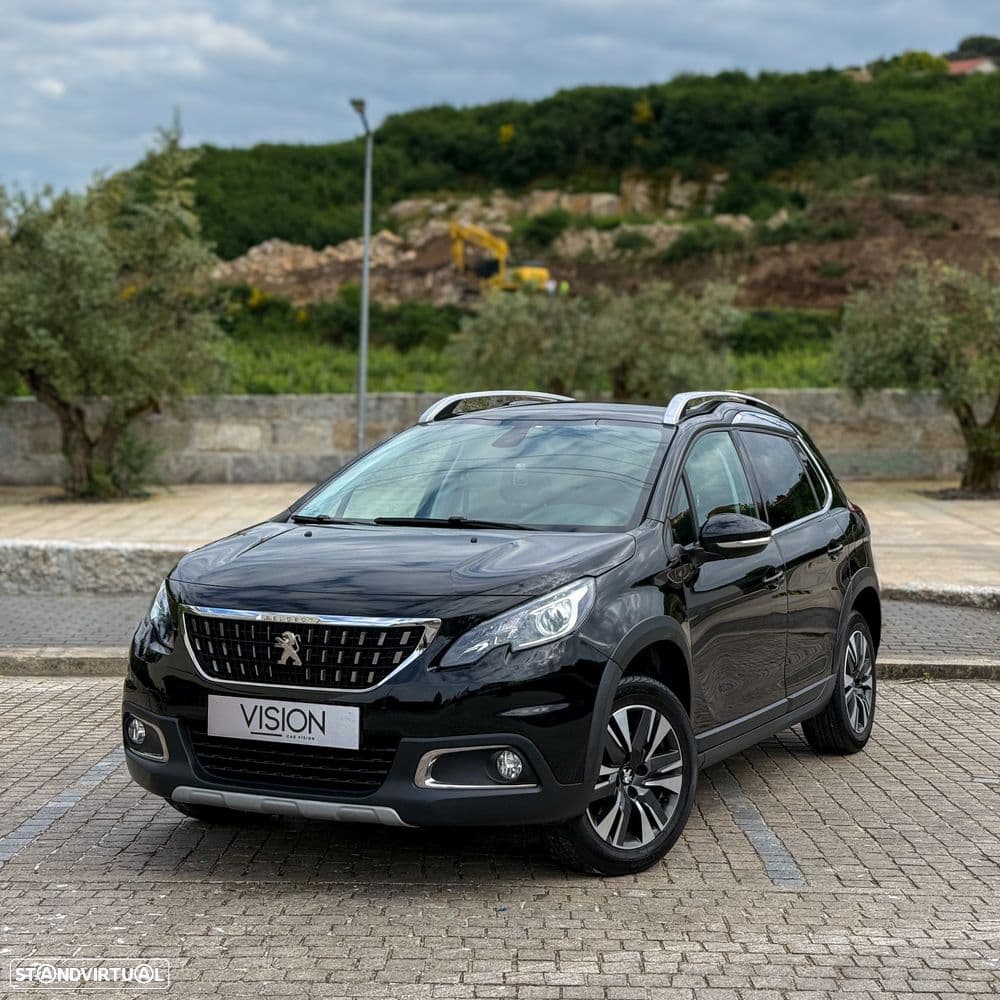 Peugeot 2008 Allure com excelente nível de equipamento, ideal para quem procura conforto, tecnologia e consumos reduzidos.