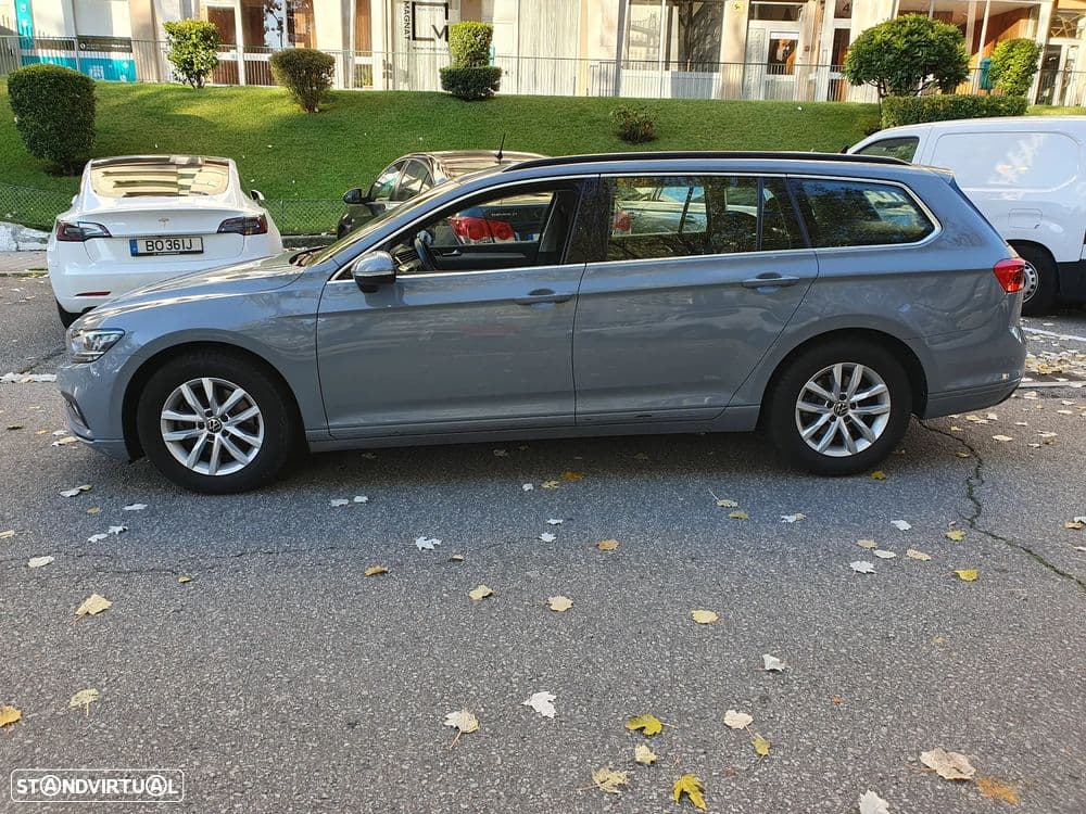 VW Passat Variant 2.0 TDI DSG de 2022.