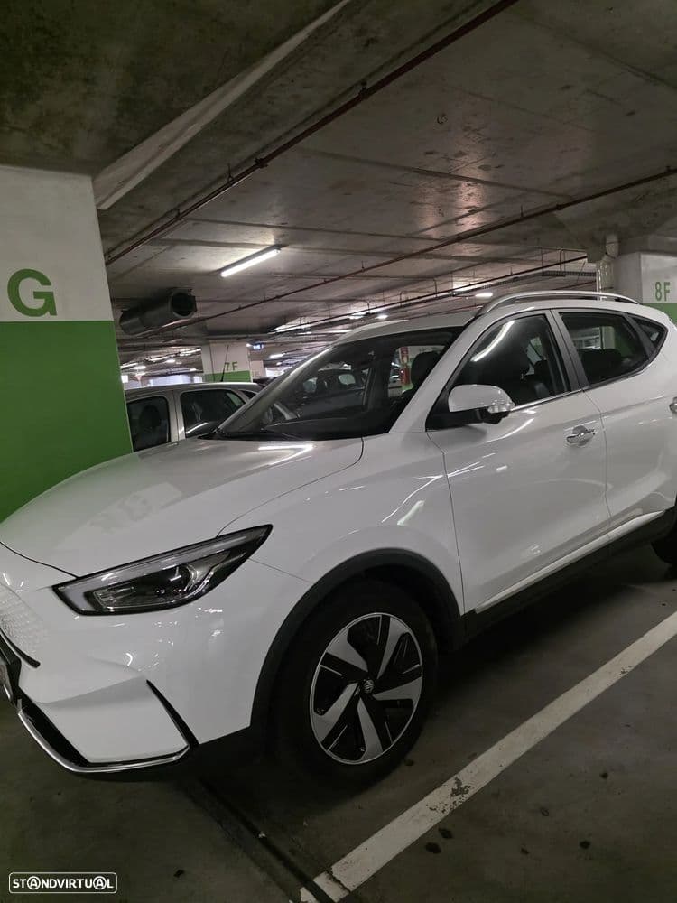 MG de dezembro de 2022, em estado irrepreensível, muito estimado e com 59.000 km. Versão Luxury — topo de gama, com todos os extras