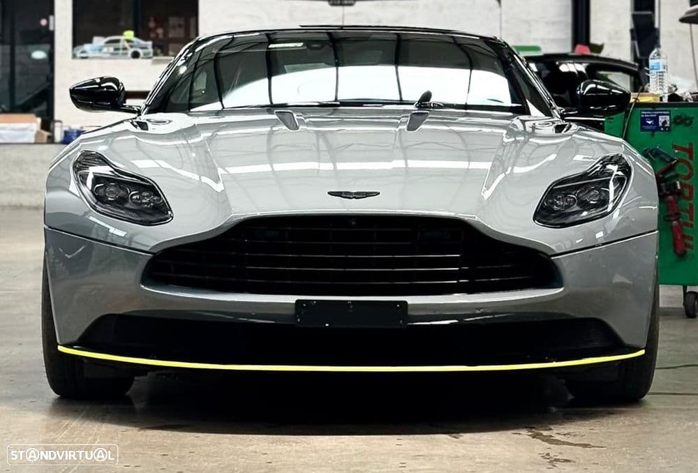 Aston Martin DB11 Coupé V12 AMR