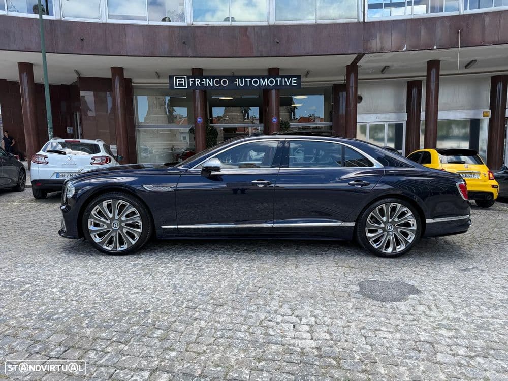 Bentley Flying Spur Mulliner com extensa listagem de opcionais.