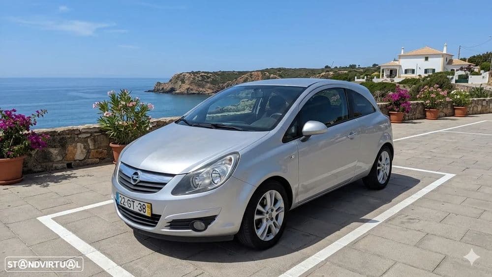 Opel Corsa GTC (3 portas) com linhas modernas