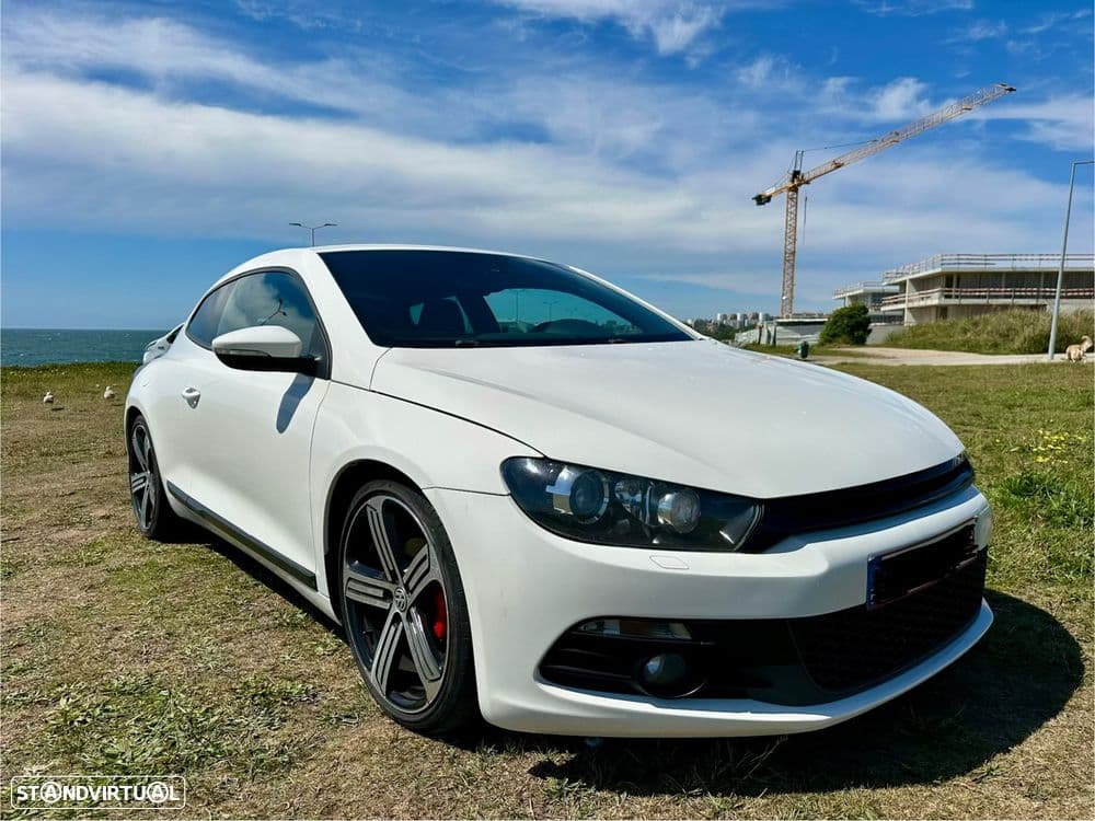 VW Scirocco bem equipada, pronta a circular.