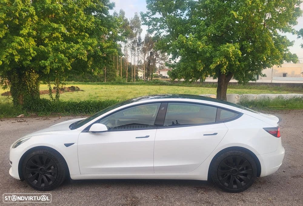 Tesla Model 3 RWD — tração traseira, 325 cv.