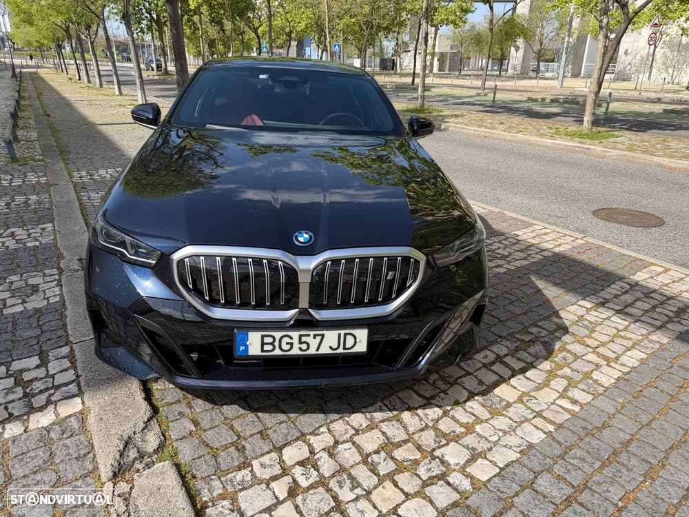 BMW Série i Versão com Pack Desportivo M
