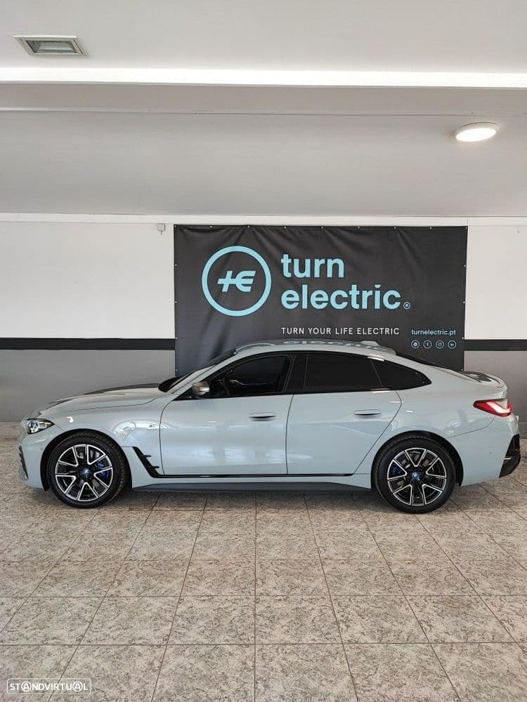 BMW Série i M50 Pack Desportivo M Pro