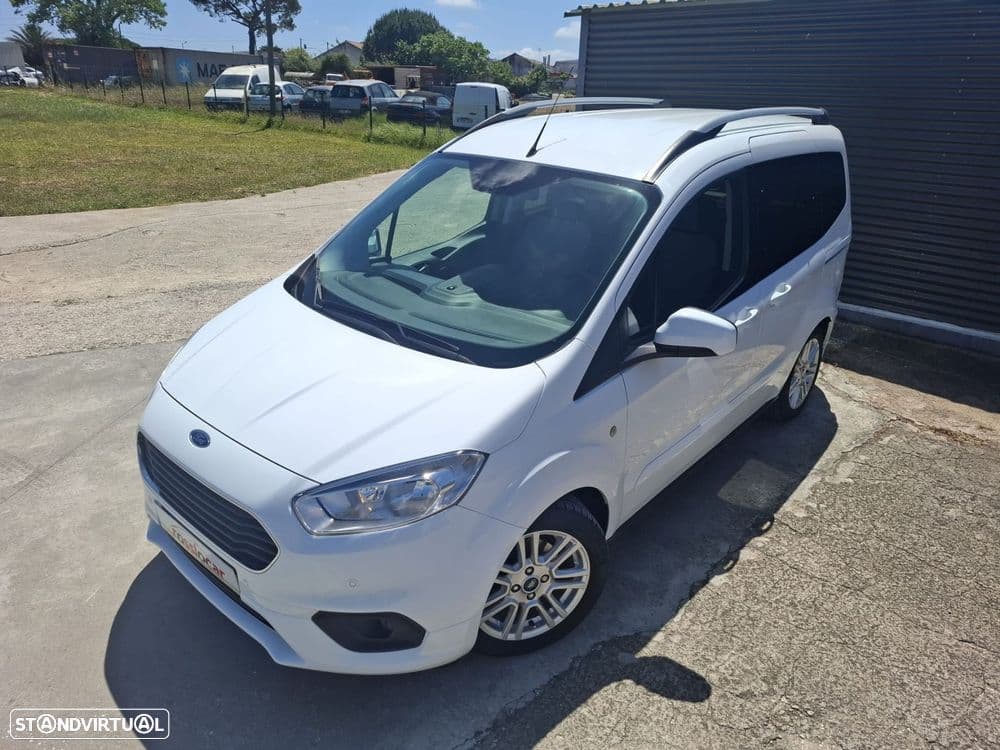 Ford Tourneo Courier 1.0 EcoBoost Titanium