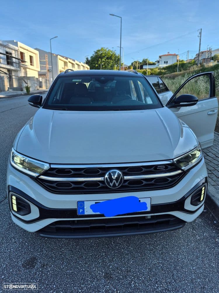 Volkswagen T-Roc R-line com extras, luzes iQ matrix, tecto abrir panorâmico, jll 19, sistema som beats, mala eléctrica hands free e fecho automático, entrada sem chave.