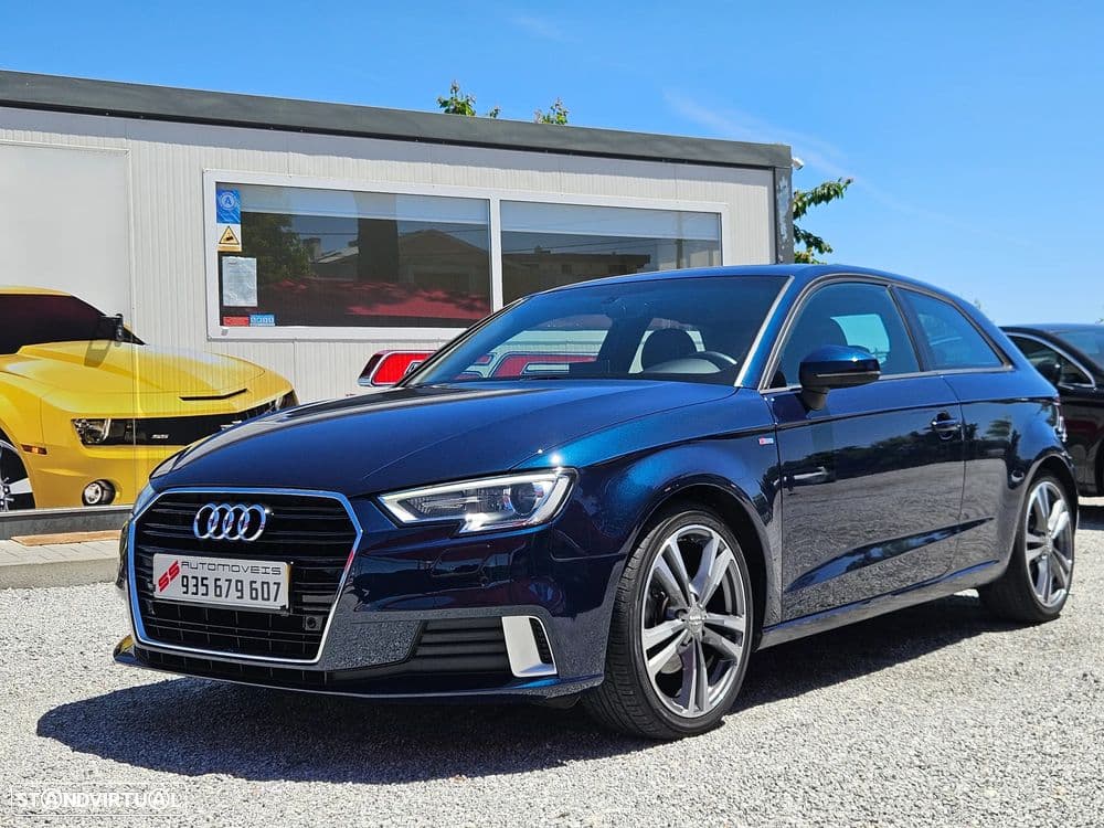 Audi A3 Versão S-Line com equipamento completo