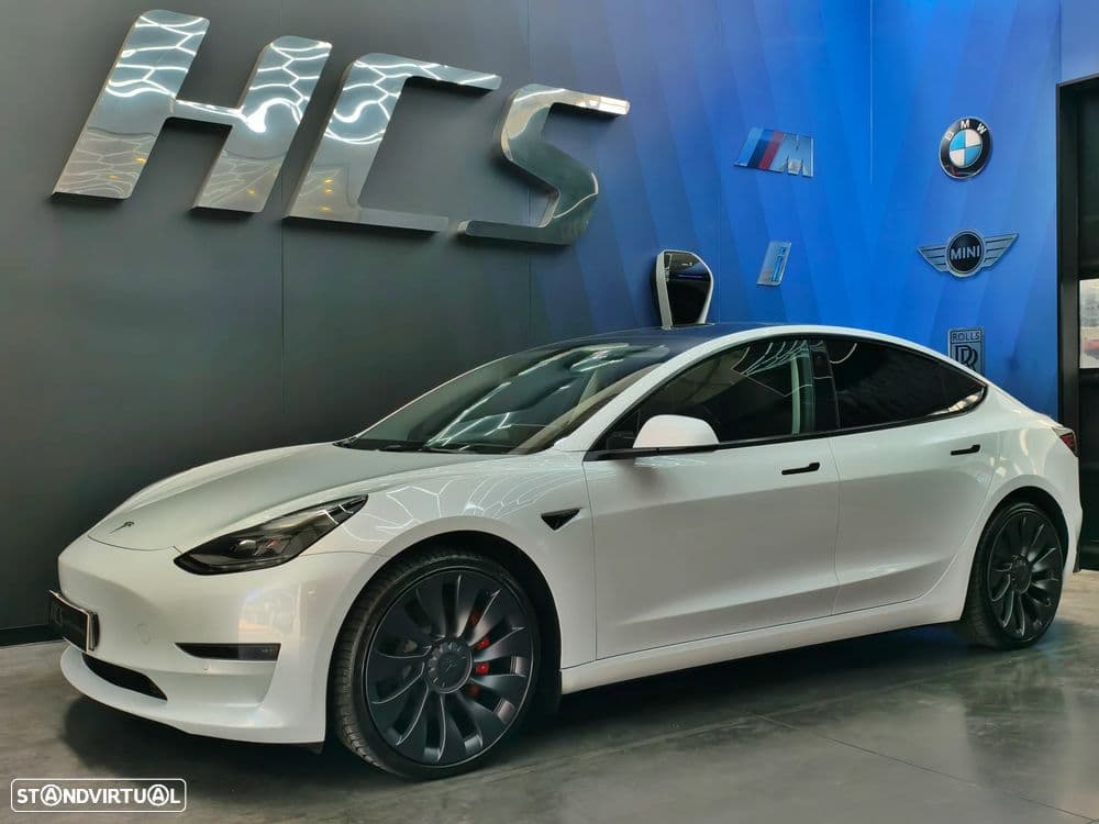Tesla Model 3 Performance com autonomia até 547 km (bateria 75 kWh, incluída)