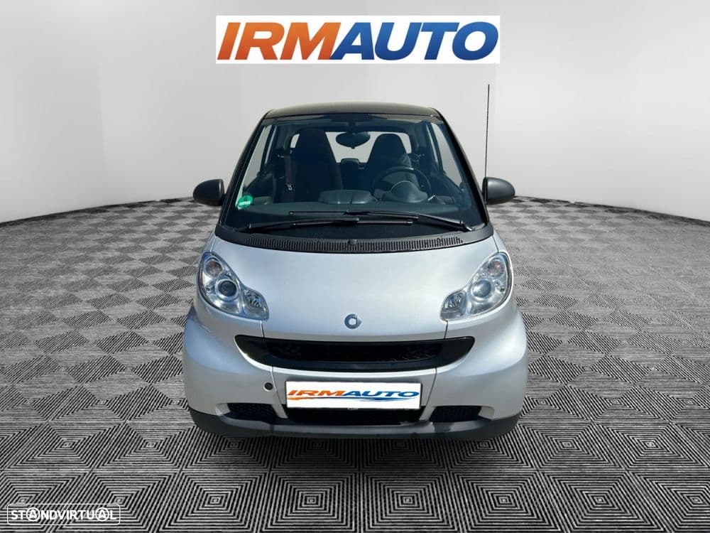 Smart reconhecida pela sua fiabilidade e pela inovação no segmento dos carros urbanos. Coupé com design moderno, que se destaca pela sua originalidade e charme. Passion que inclui equipamentos e acabamentos que aumentam o conforto e a qualidade de condução.