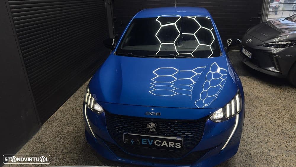 Peugeot e-208 GT