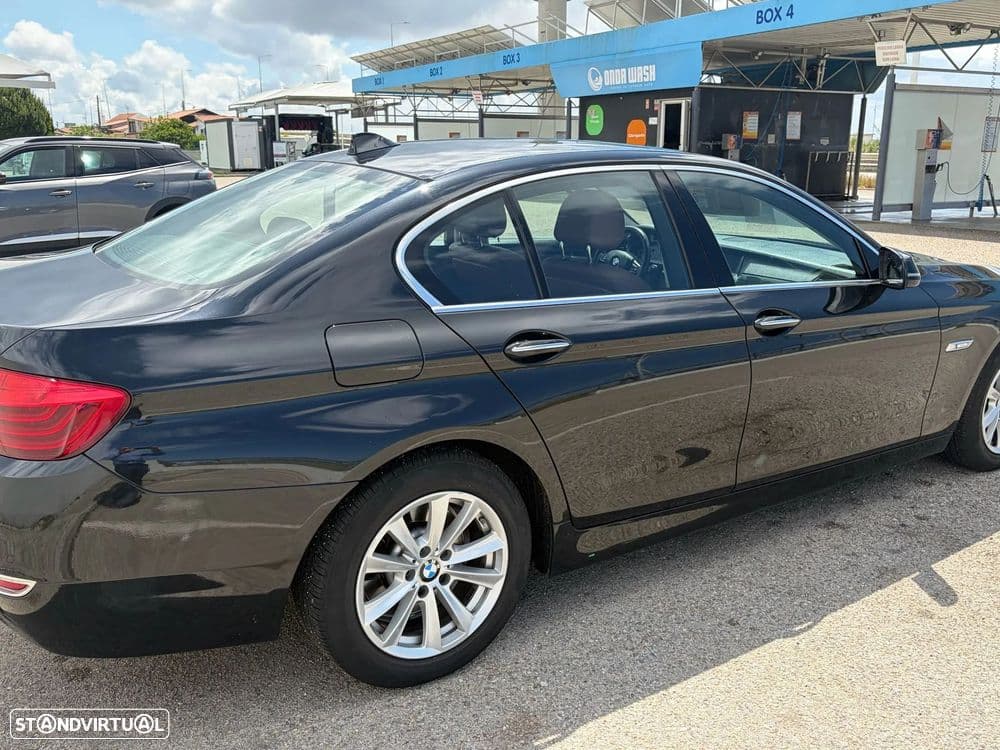 BMW Série 5 Luxury com Pack M, equipada com: