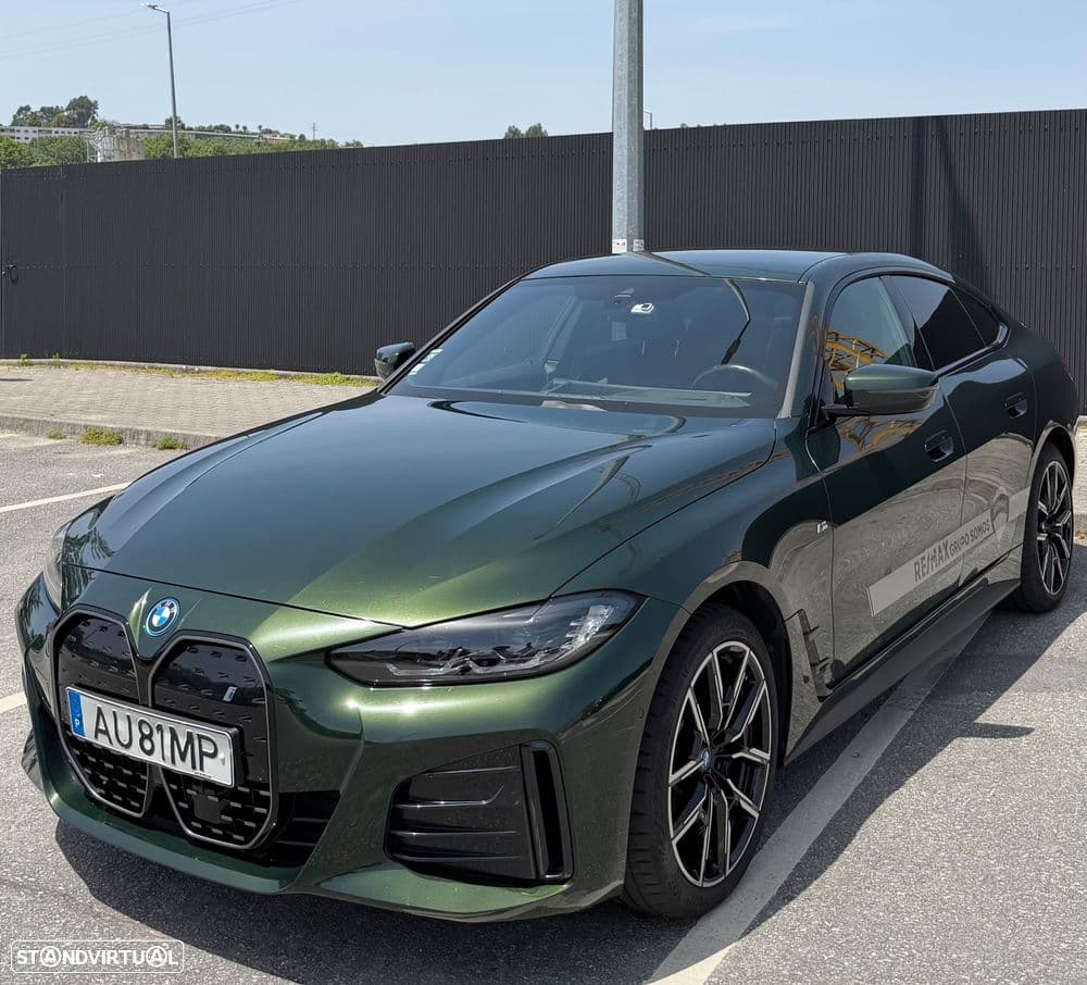 BMW Série i Full Extras, equipada com praticamente todos os opcionais disponíveis, oferecendo um nível de conforto, tecnologia e segurança acima da média.