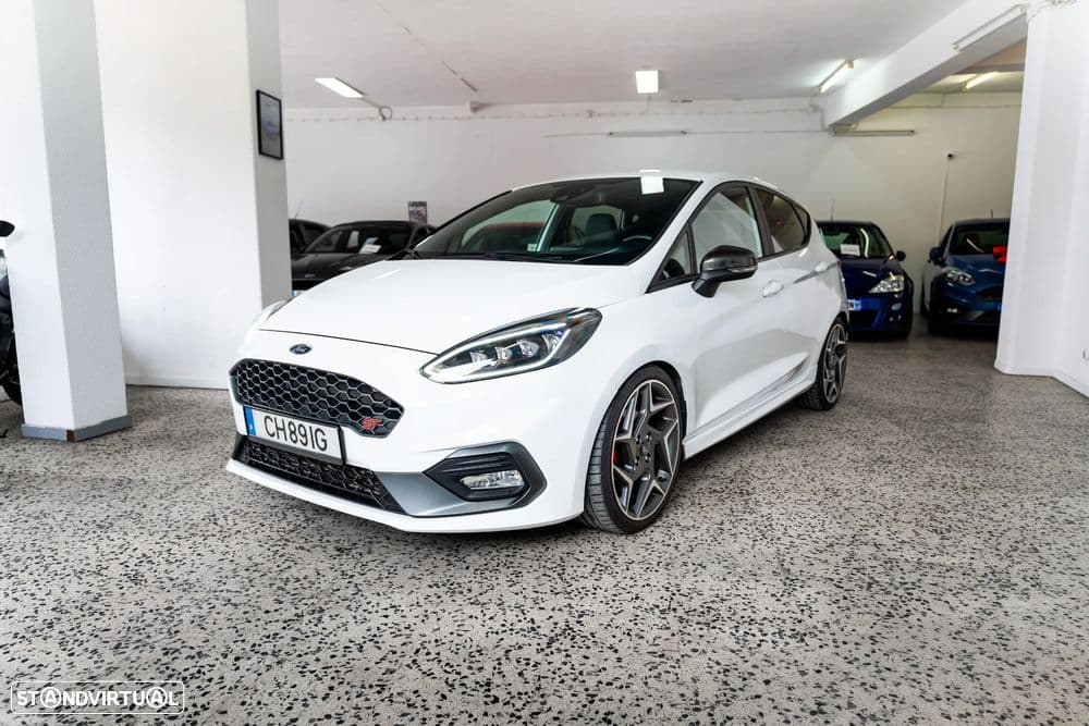 Ford Fiesta Versão ST-2 (Jantes 18” e Pinças Vermelhas)
