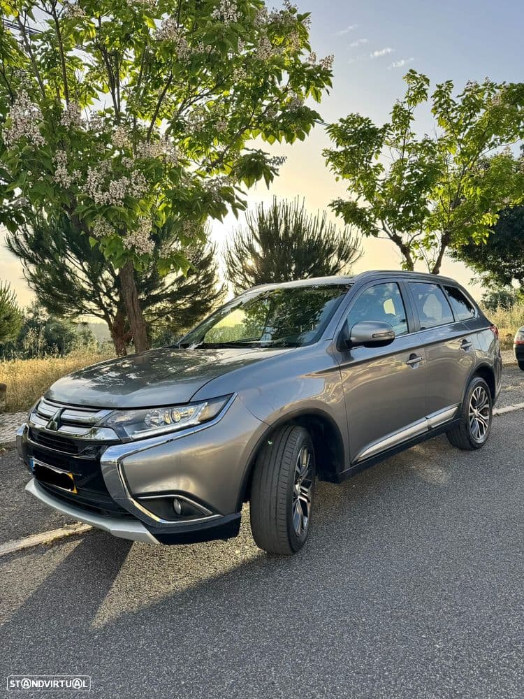 Mitsubishi Outlander 2.2 DI-D Instyle Navi Black Edition