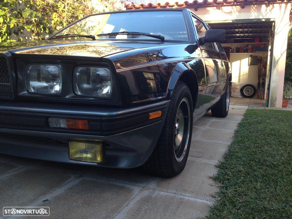 Maserati Biturbo equipada com: