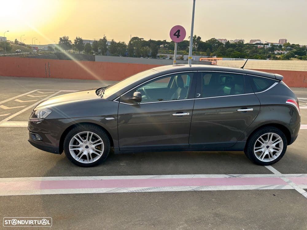 Lancia Delta 1.6 M-Jet Platino Com 57X