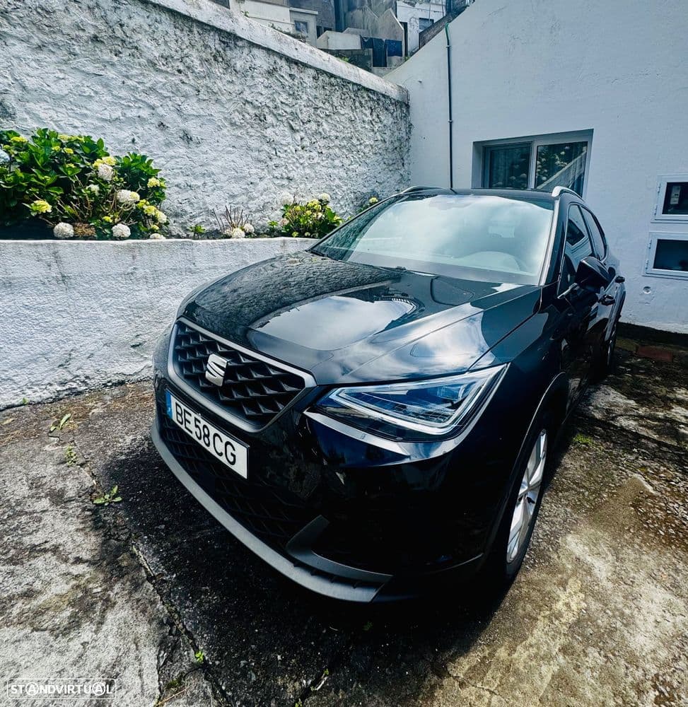 SEAT Arona FR, com visual desportivo, ótima condução e consumos reduzidos — ideal tanto para cidade como para viagens.