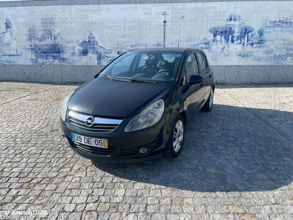 Opel Corsa bem equipada, muitos extras para a época.