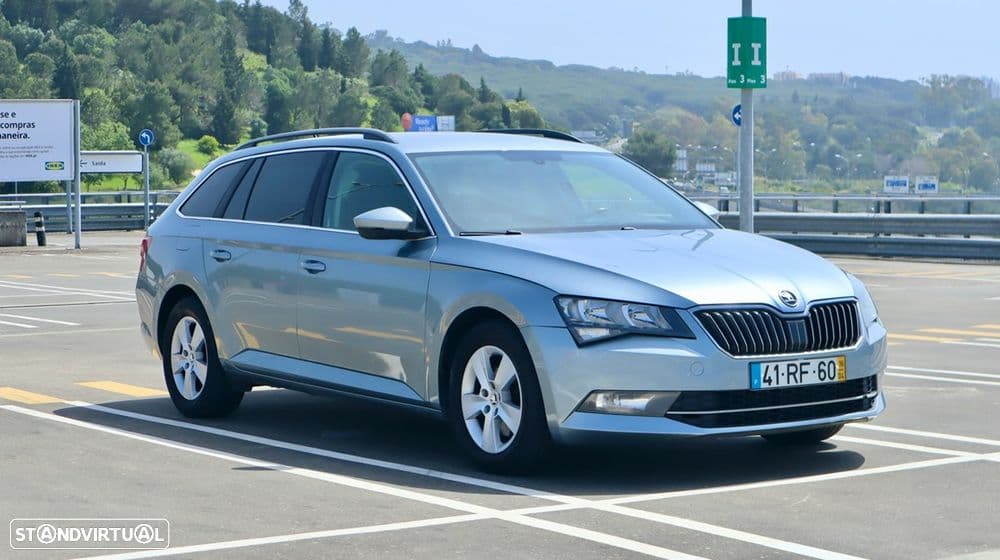 Škoda Skoda Superb Combi (3V5325) Ambition (identificado pelo código AMB)