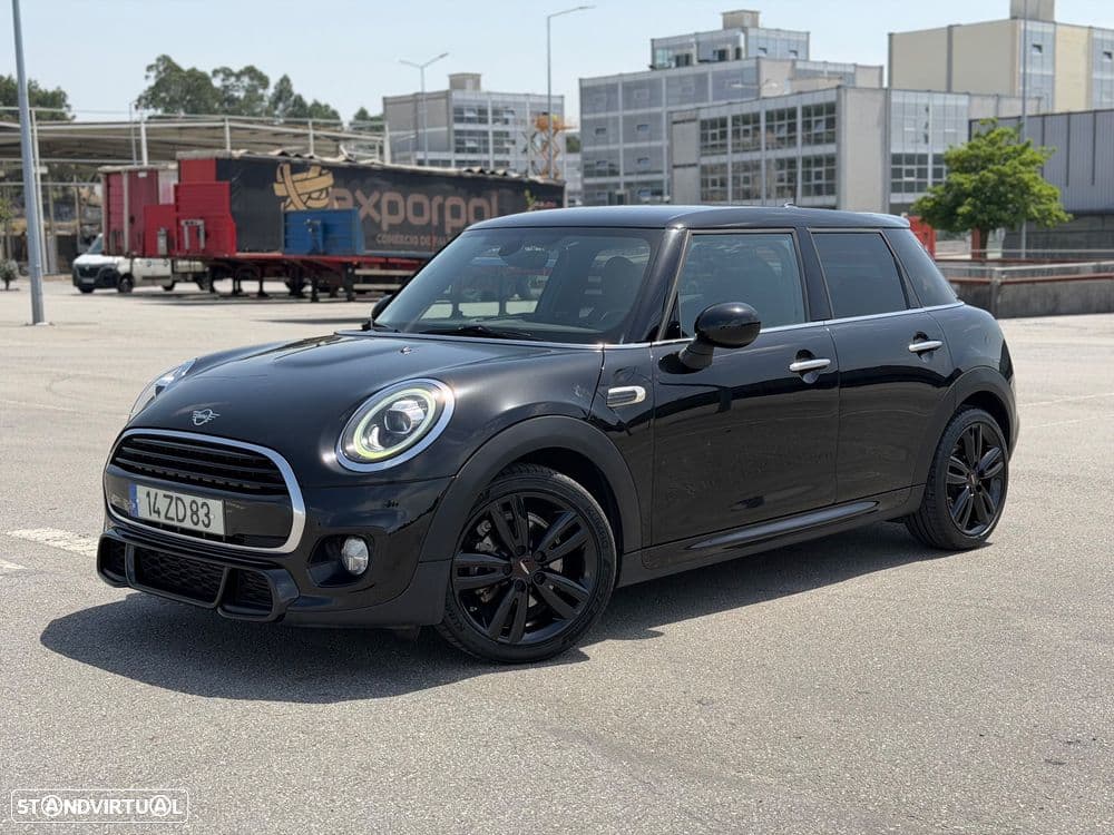 MINI 5 Portas John Cooper Works ( Volante, Bancos Desportivos, Para-Choques JCW, Jantes 17" JCW, Spoiler, Frisos, Pedais Aluminio, Cúpula Preta)