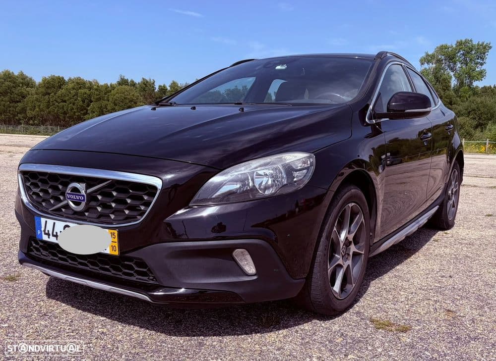 Volvo V40 Viatura em bom estado geral, com 5 portas e 5 lugares, ideal para quem procura conforto, segurança e economia.