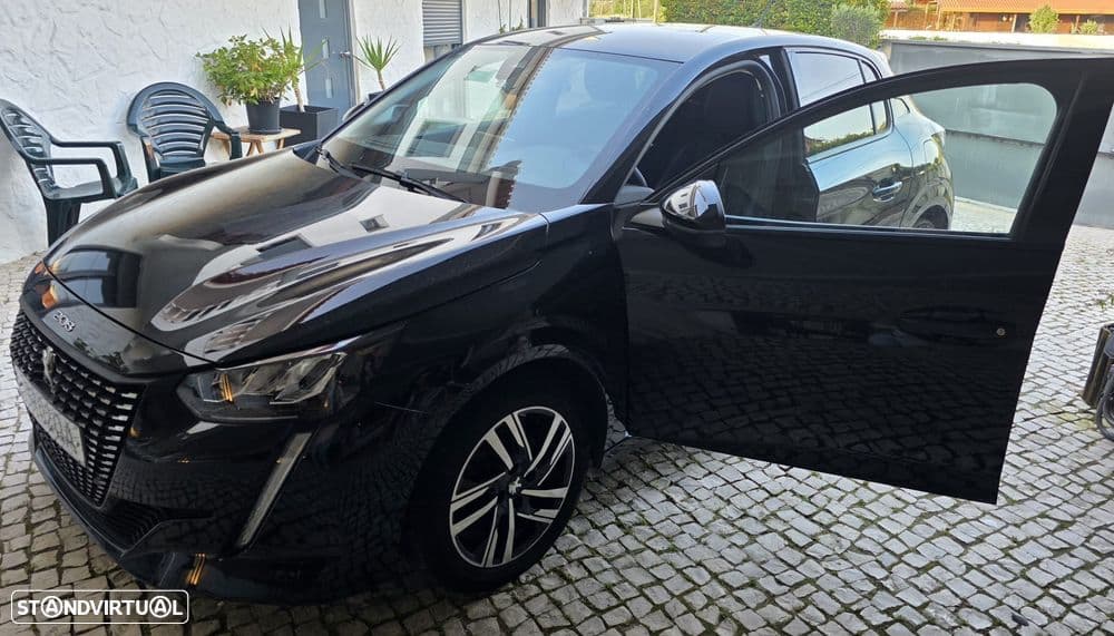 Peugeot 208 Versão Allure Pack com muitos extras