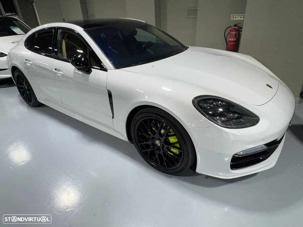 Porsche Panamera 4 E-Hybrid Platinum Edition