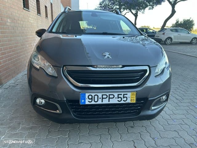 Peugeot 2008 1.2 sempre assistido na Peugeot, com todas as faturas das revisões ,em muito bom estado,